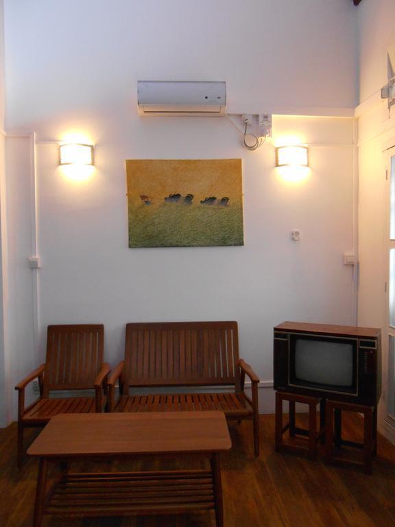 Four Rivers Youth Hostel Янгон Екстериор снимка
