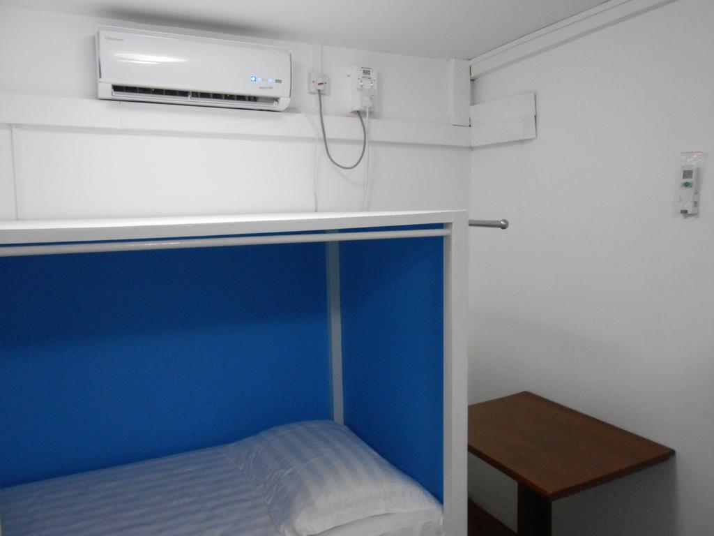 Four Rivers Youth Hostel Янгон Стая снимка