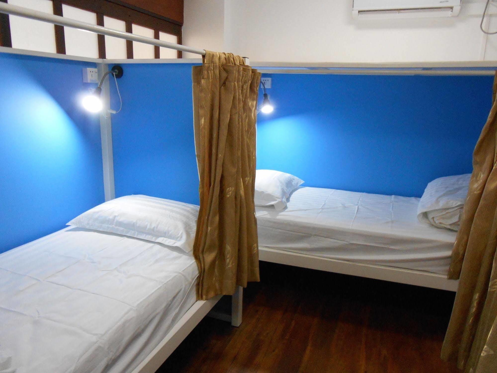 Four Rivers Youth Hostel Янгон Екстериор снимка