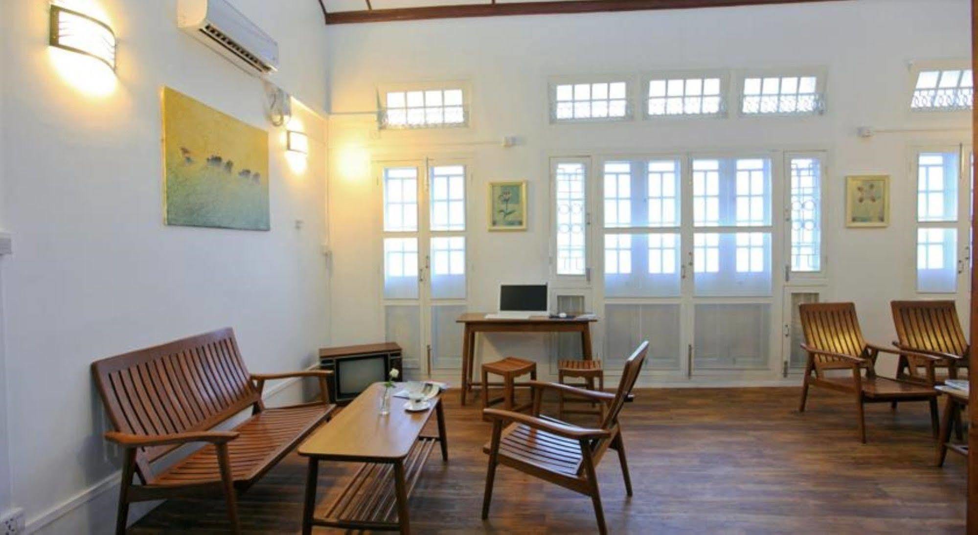 Four Rivers Youth Hostel Янгон Екстериор снимка