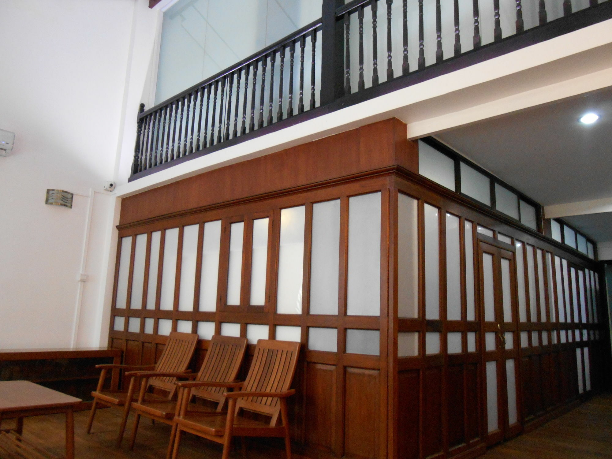 Four Rivers Youth Hostel Янгон Екстериор снимка